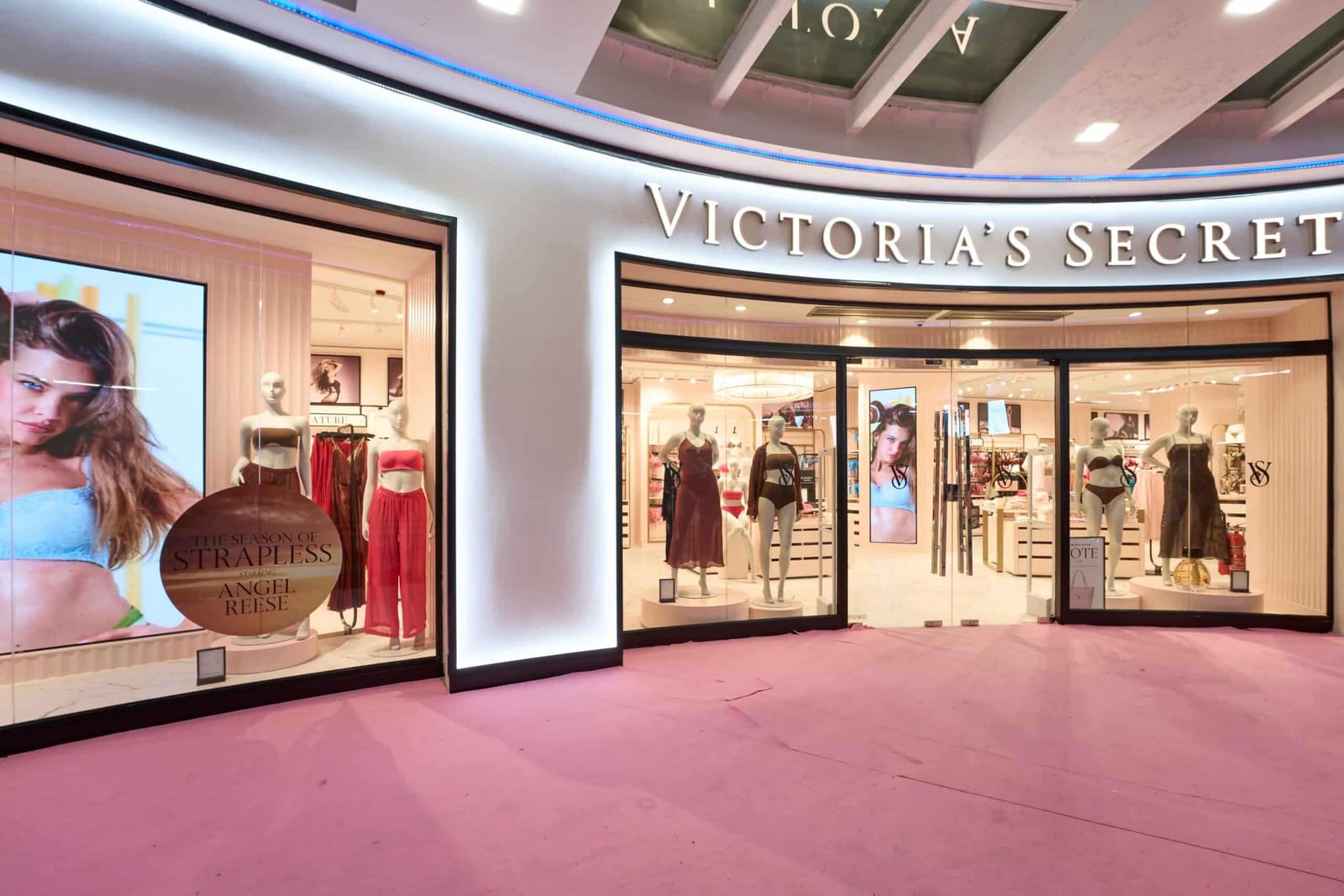 Bay Street - shopping and leisure complex in St Julian's, photo 16