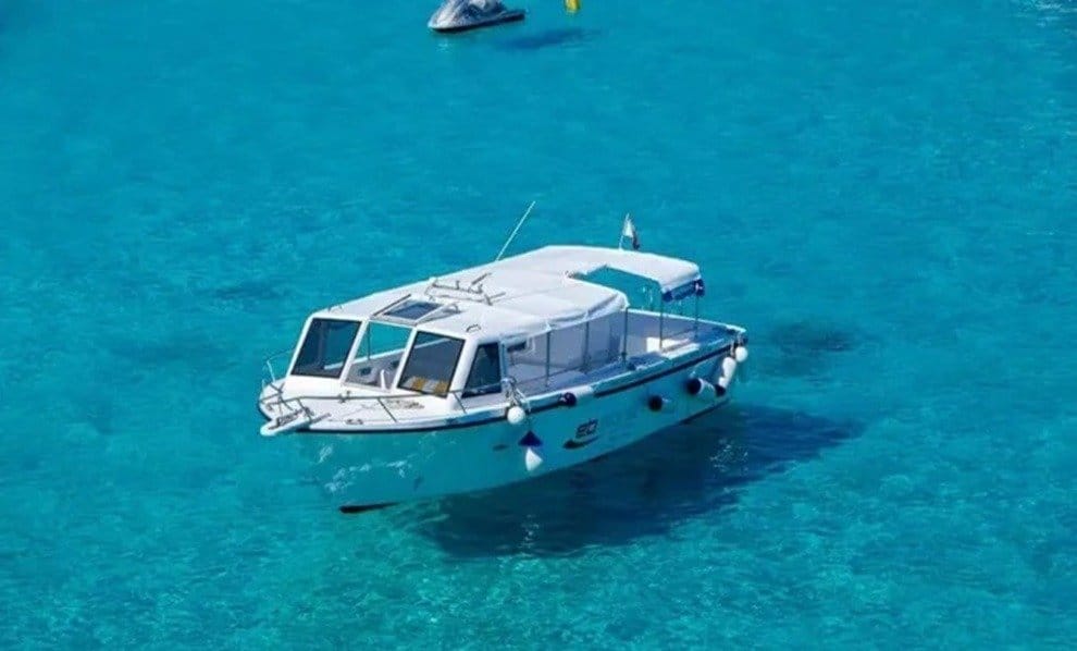 Boat Tours Comino - comino boat tours and charters in Għajnsielem, photo 8