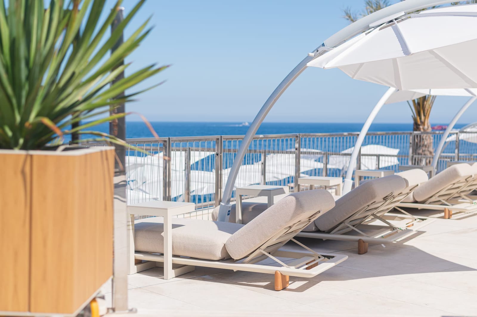 Café del Mar Malta - beach club, pool and restaurant in Qawra, photo 12
