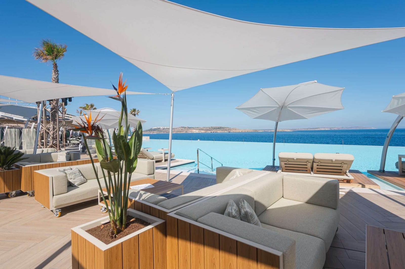 Café del Mar Malta - beach club, pool and restaurant in Qawra, photo 15