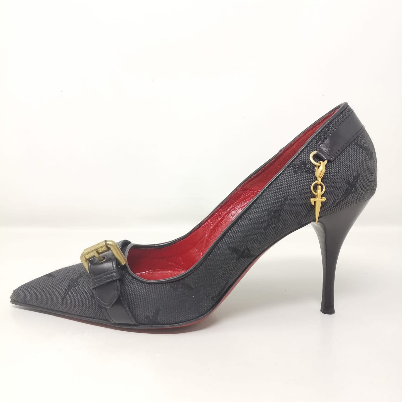 Club Vintage - preloved fashion boutique in St Julian's, photo 6