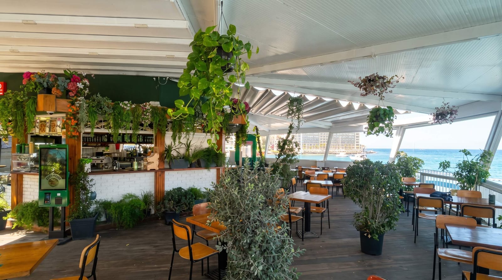 eeetwell - healthy fast casual food chain in St Julian's, photo 3