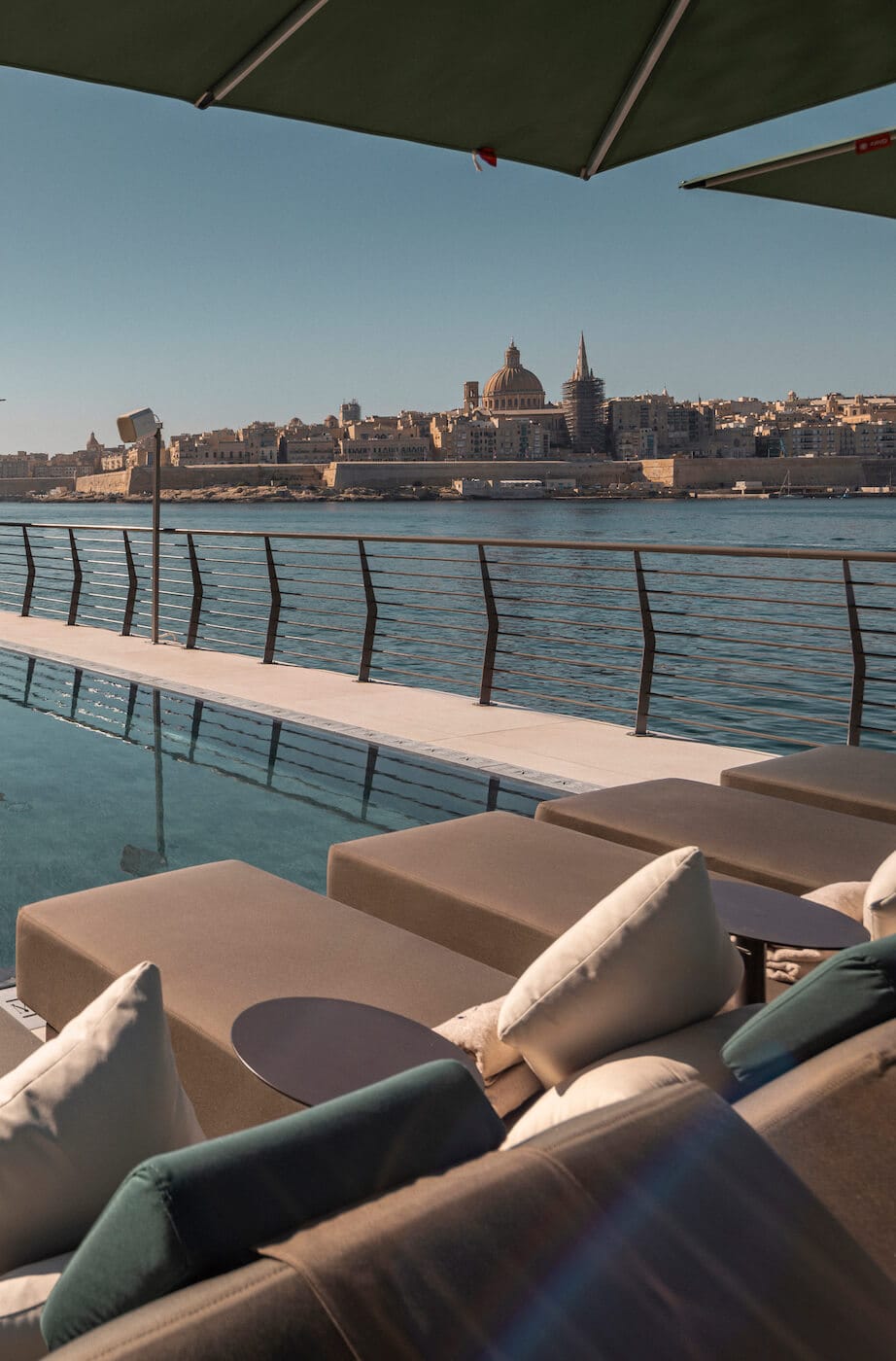Manta - lido, heated pool and restaurant in Sliema, photo 2