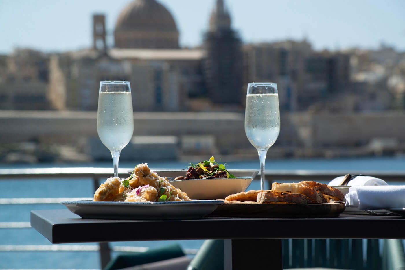 Manta - lido, heated pool and restaurant in Sliema, photo 3