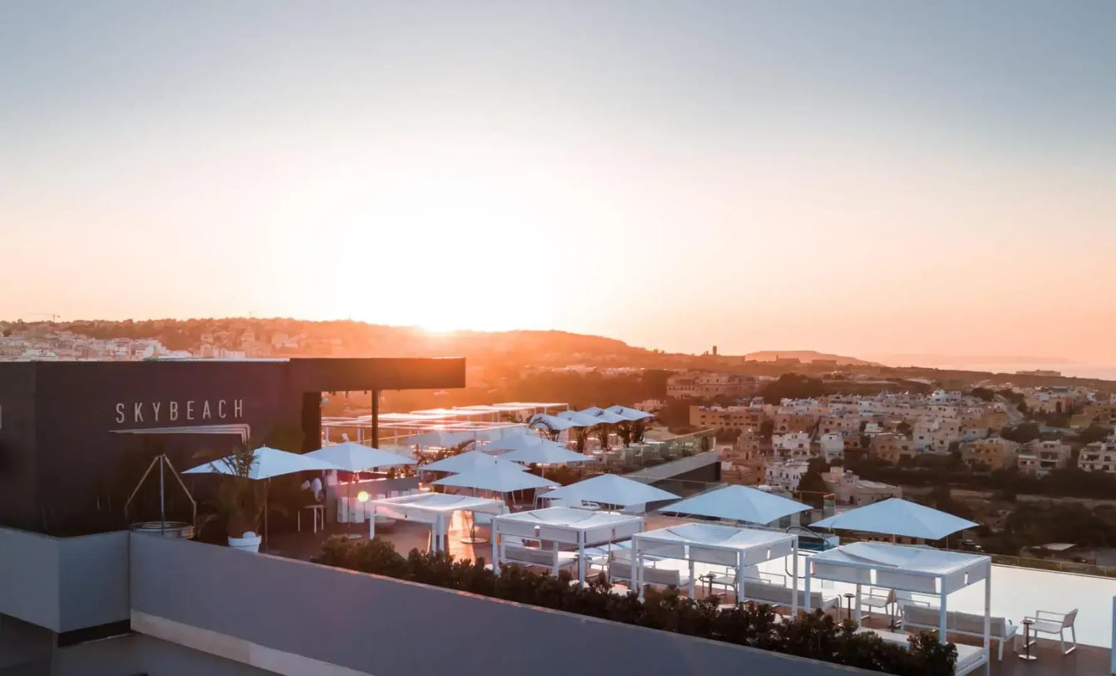 SKYBEACH - rooftop infinity pool and restaurant in St Julian's, photo 1