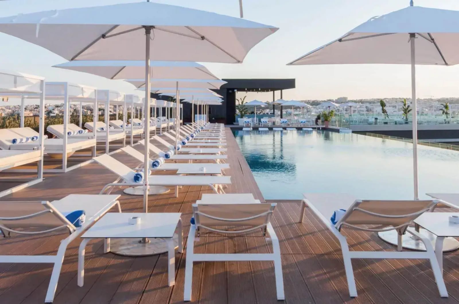 SKYBEACH - rooftop infinity pool and restaurant in St Julian's, photo 3