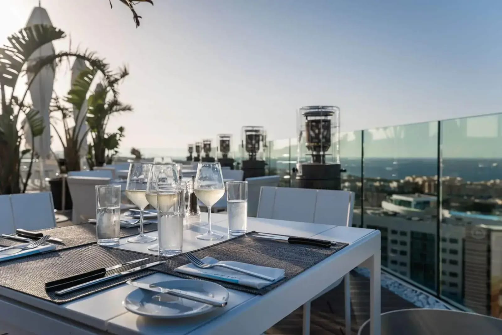 SKYBEACH - rooftop infinity pool and restaurant in St Julian's, photo 4