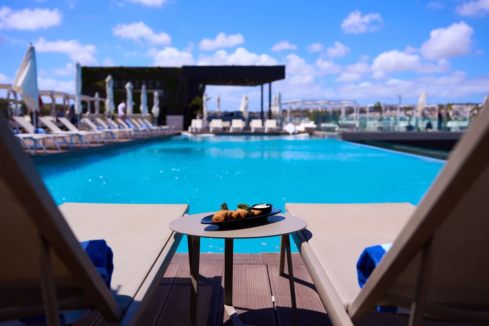 SKYBEACH - rooftop infinity pool and restaurant in St Julian's, photo 5