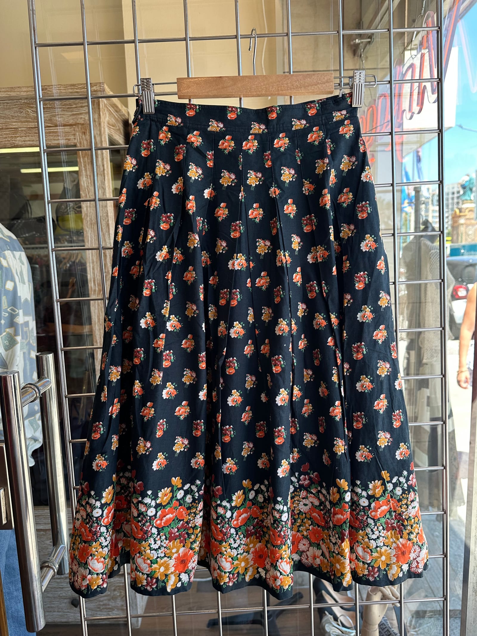 TaylorMaid Vintage - vintage and reworked clothing shop in Sliema, photo 11