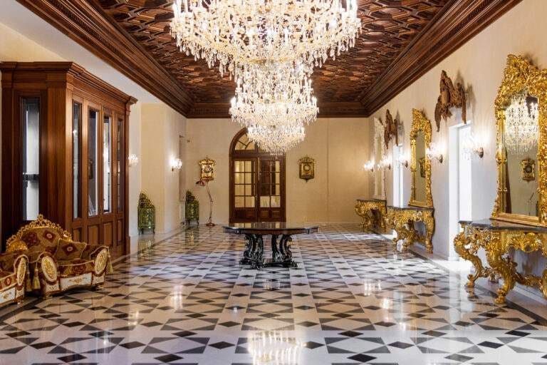 Il-Palazz hall with crystal chandelier, gilded furniture and chequered marble floor