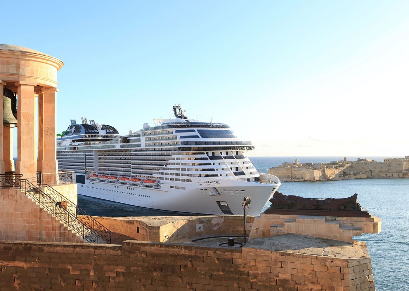A cruise ship passing the Saluting Battery lookout at Valletta