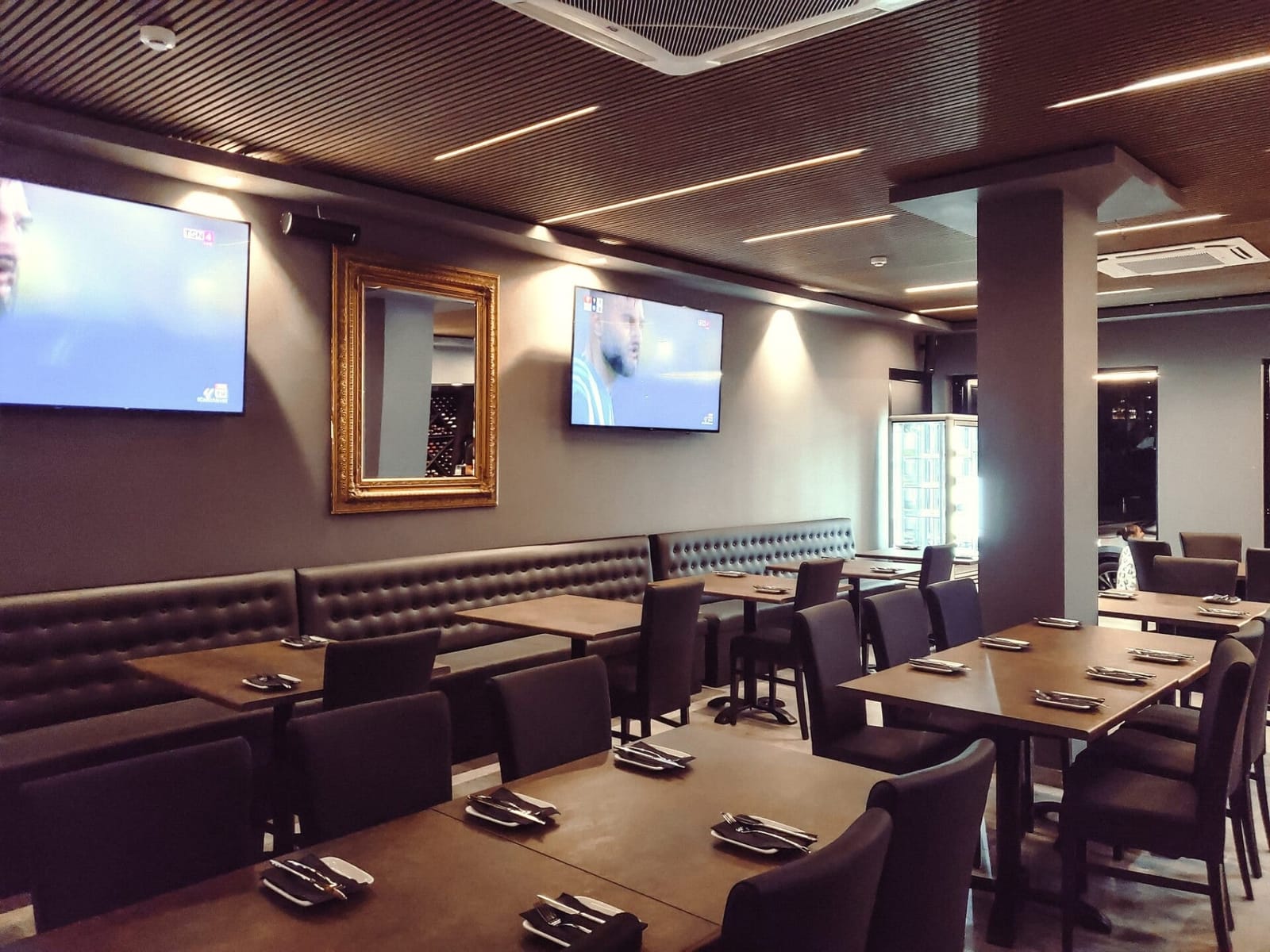 Mingles - International restaurant in Gzira, Malta, photo 2